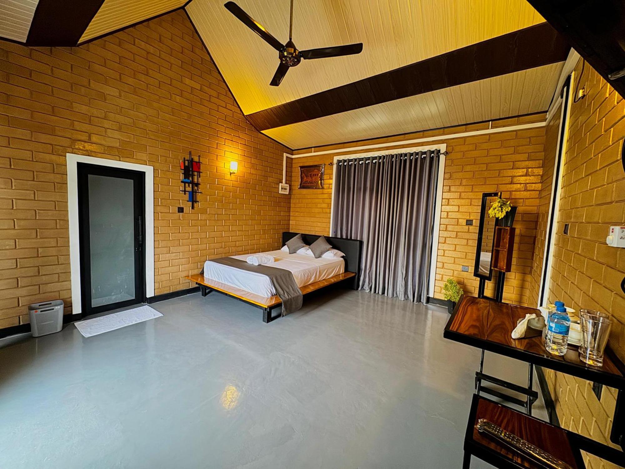 Waasala Transit Hotel Nikawatawana Buitenkant foto